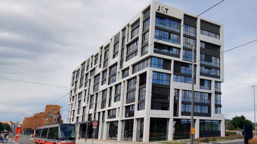 J&T Bance stoupl loni čistý zisk o tři procenta na 6,5 miliardy korun